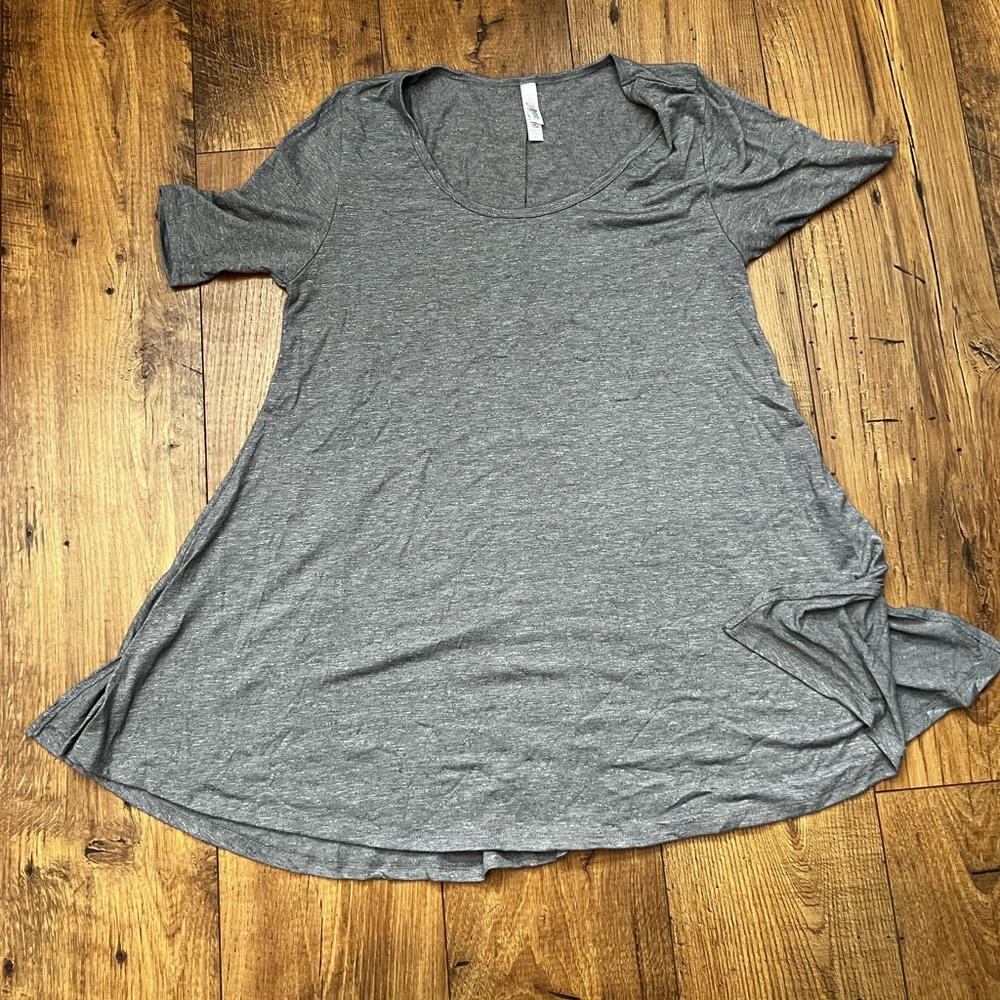 Lularoe Perfect T Heather Grey | XS | NWOT (small snag)